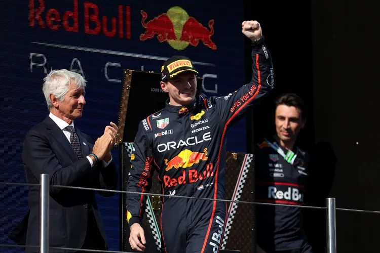 Red  Bull 車隊 Max Verstappen 完美開局奪冠！慶祝車隊第400場比賽。Red Bull 提供