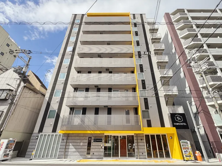 平、旺日憑「臺日輕奢」票券入住大阪FAWN HOTEL每人每晚最低免千元。業者提供