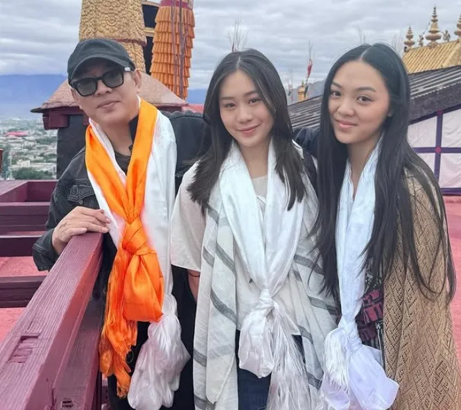 李連杰與利智生了2個女兒Jane（右）及Jada。翻攝Jada IG