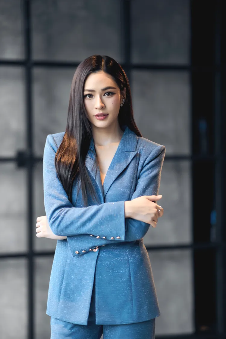 Ling長相甜美，就連在戲外也暖心照顧著搭擋Orm。超奇娛樂提供