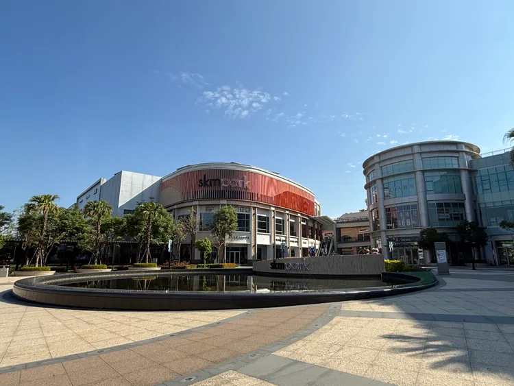 浤圃草衙案周邊有捷運草衙站與SKM Park百貨，房價相對鄰近亞洲新灣區屬於低基期，未來在重大建設拉抬，房價具備增漲空間。葉家銘攝