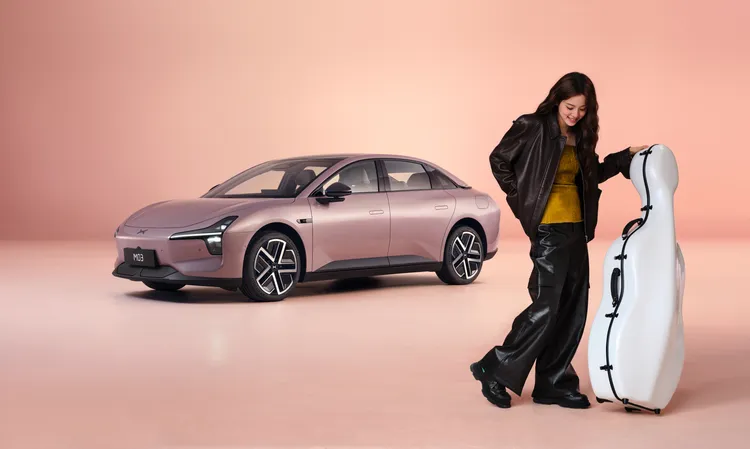 歐陽娜娜代言中國小鵬汽車。翻攝何小鵬微博