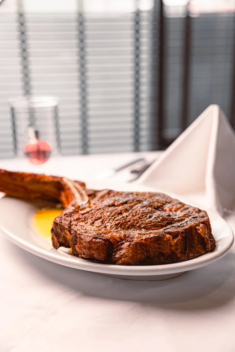 骨香淬鍊加上柔軟油花，打造雙重的極致口感。業者提供