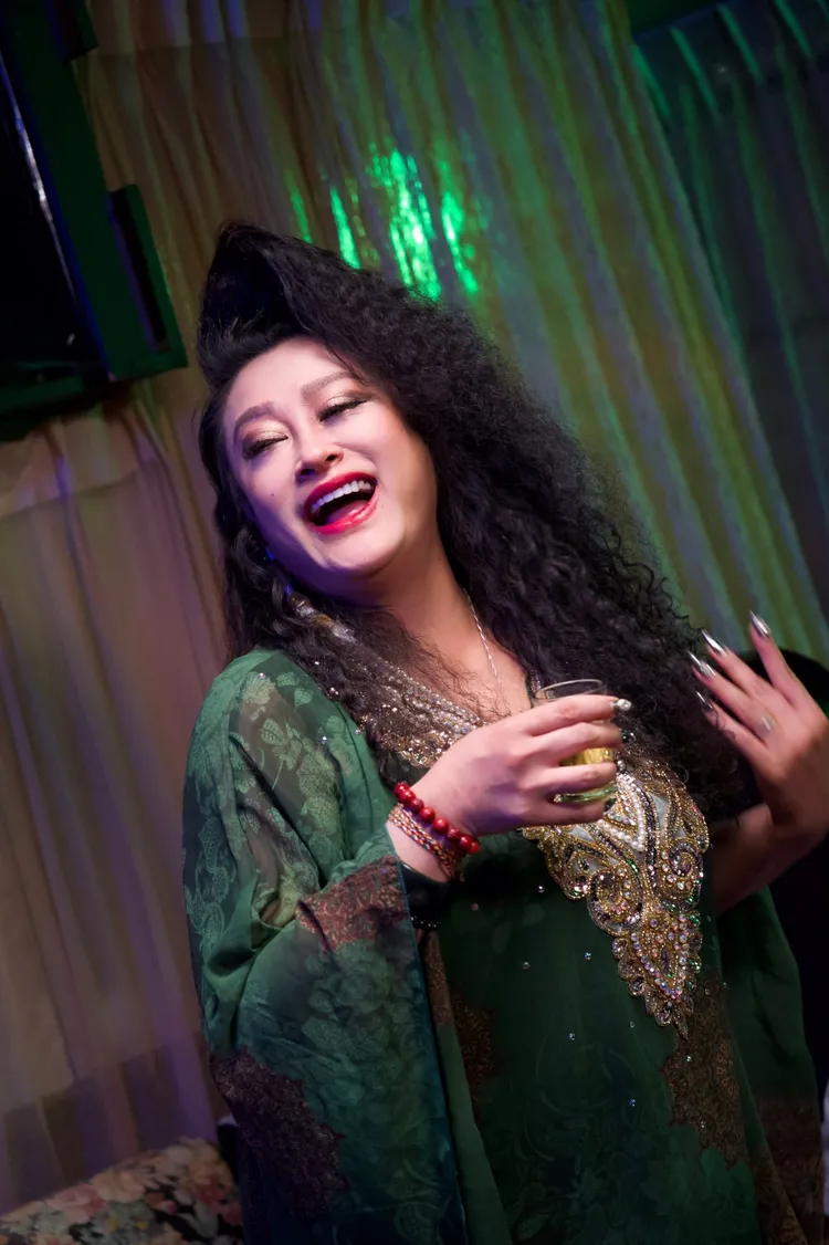 紀曉君的「舅媽」造型令人噴笑。翻攝巴大雄臉書