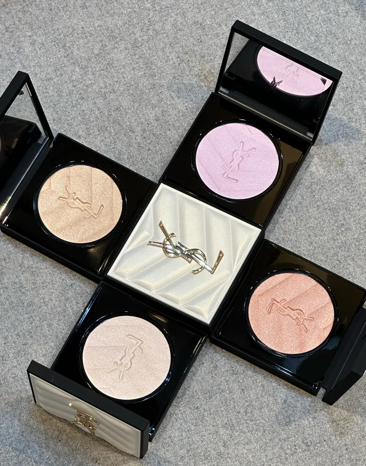 YSL全新恆久完美立體高光餅，各2950元。張家玲攝