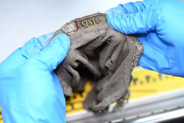 骨骸所著的服裝。警方提供