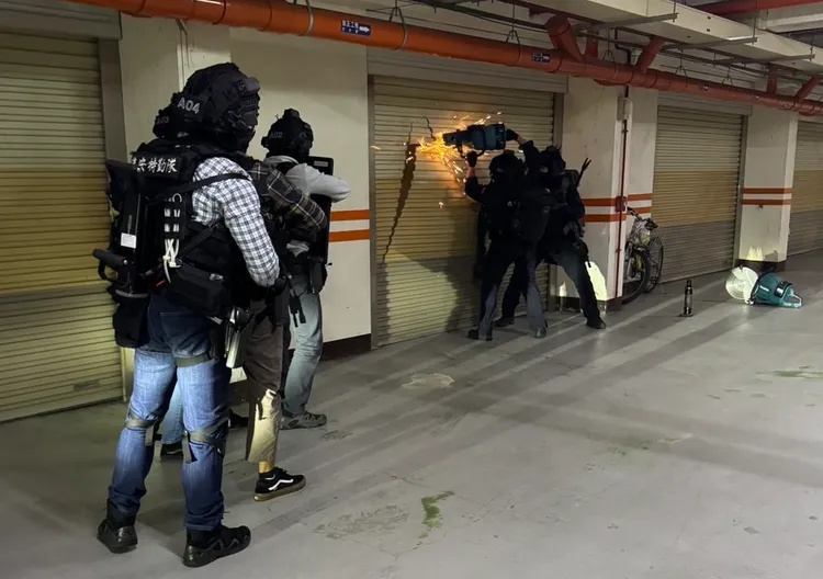 警方見時機成熟，帶著搜索票至新北市林口、桃園市龜山一帶進行搜索。翻攝照片