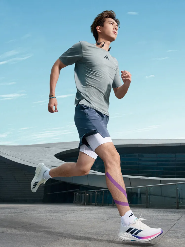 李現穿著adidas新升級的CLIMACOOL Intensity訓練服飾。品牌提供