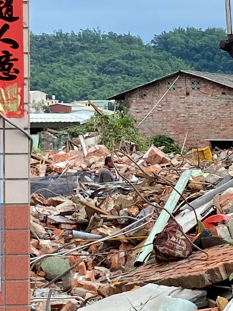 住戶指控建商強行拆屋，但建商說，目前拆除的都是已簽約同意的住戶。資料照片