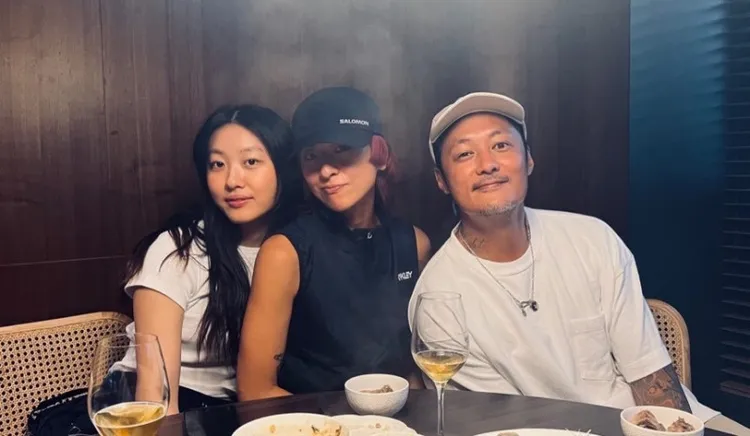 陳康堤（左）如今已出落亭亭玉立。翻攝IG