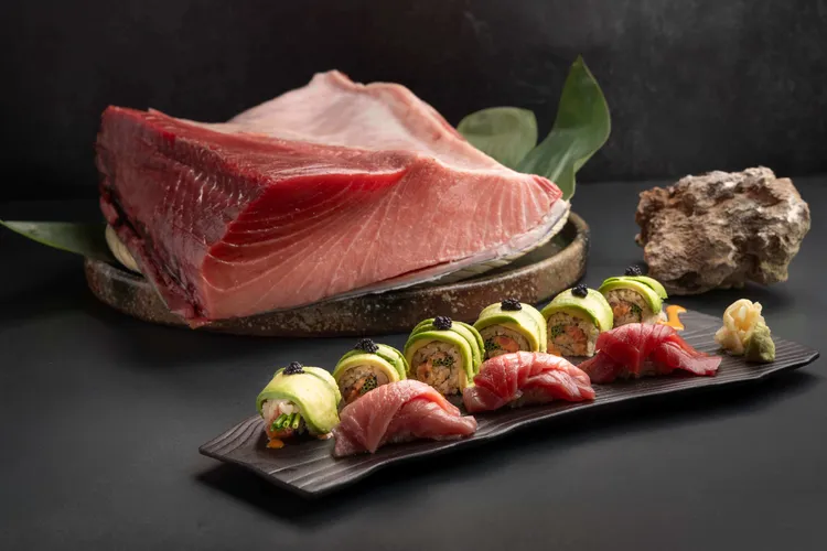 日本料理飛翔「鮨」黑鮪魚握壽司。業者提供