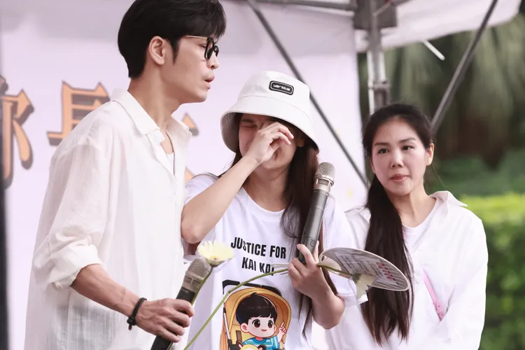 琳妲在台上落淚痛哭。彭欣偉攝