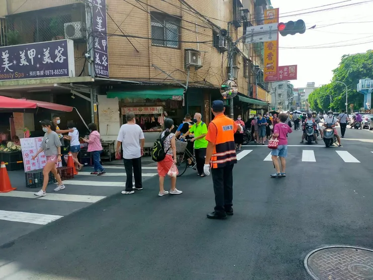 每個交通尖峰、大型活動，甚至是災害現場都能看到義交身影。翻攝畫面