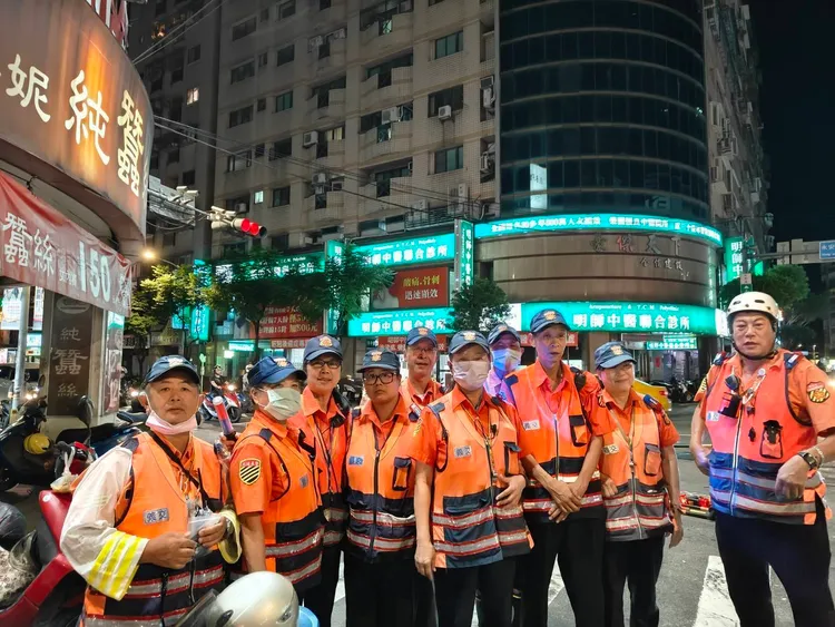 每個交通尖峰、大型活動，甚至是災害現場都能看到義交身影。翻攝畫面