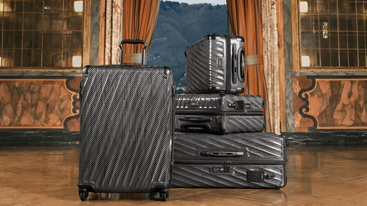 TUMI 19 Degree Lite系列採用高韌性Tegris箱體材質搭配低密度鎂合金伸縮拉桿。品牌提供