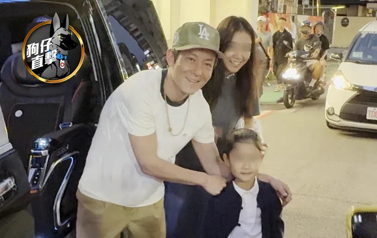 好久不見的「潮流教父」陳冠希來台，跟年輕母女檔合照來者不拒。特勤中心攝