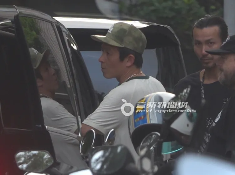 陳冠希上保母車前往下一站。特勤中心攝