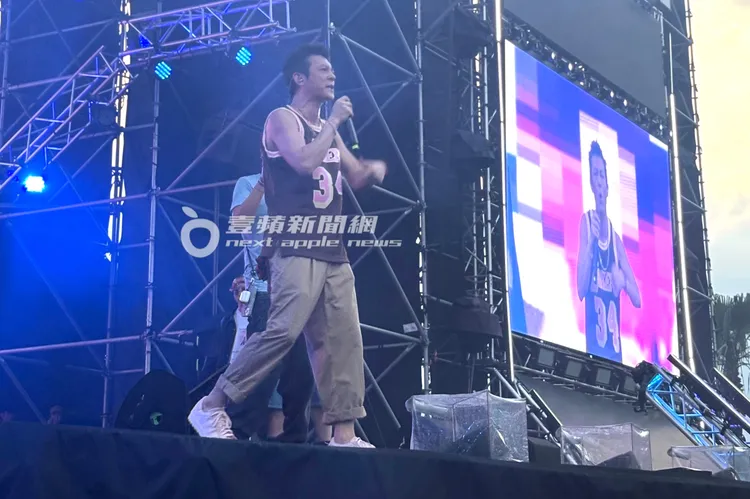 陳冠希隔天在大佳河濱公園太空港音樂節表演。特勤中心攝