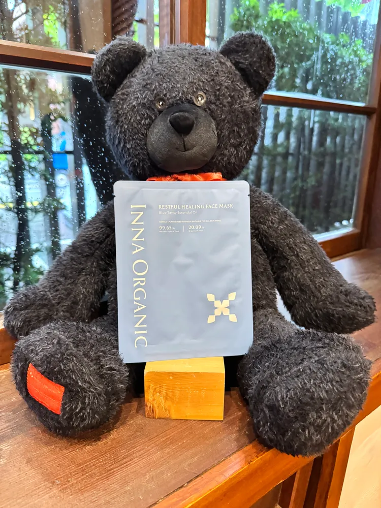 童顏有機藍艾菊舒眠修護精油面膜，23ml／240元。張家玲攝