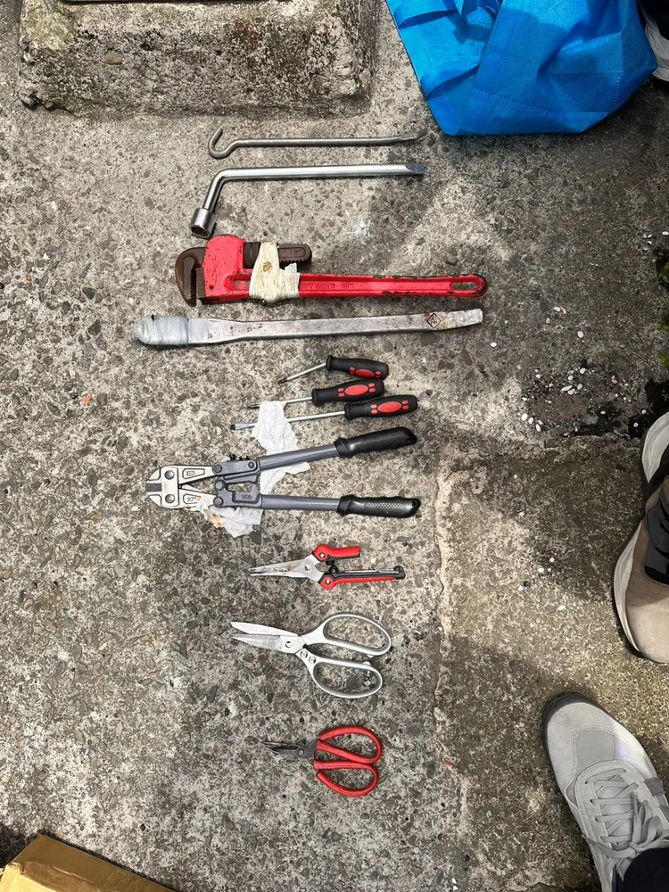 嫌犯案案用的器具。警方提供