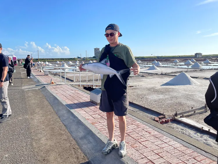 金曲歌王許富凱今專程來現場朝聖。王郁惠攝