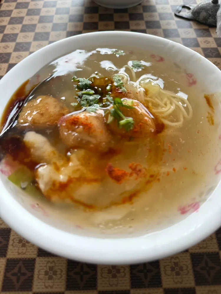 常如山讚土魠魚羹麵好吃。讀者提供