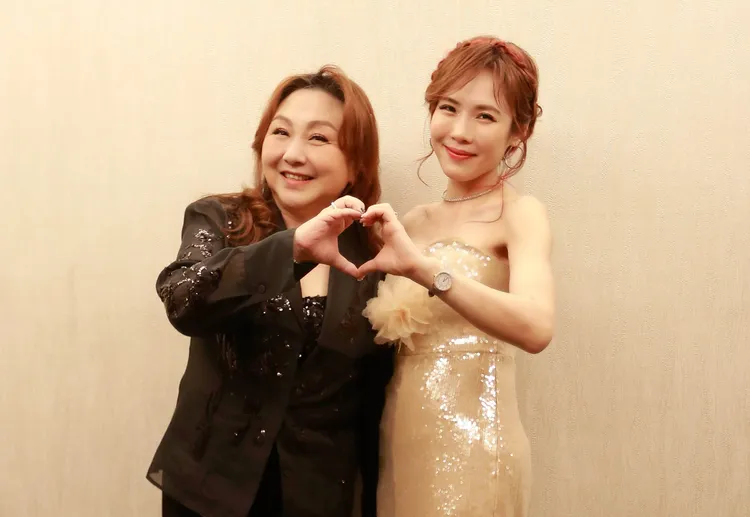 吳申梅與鄭怡私下有深厚的好交情。本人提供