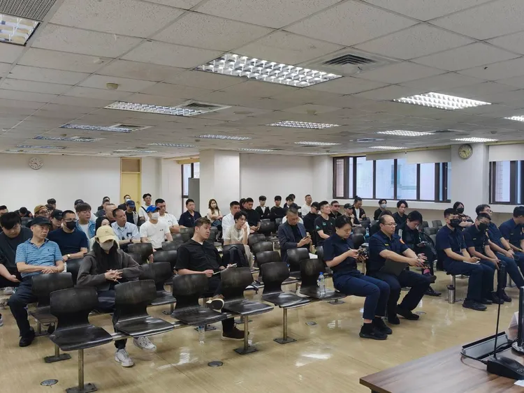 信義警分局邀集轄內各營業場所進行座談會，要求落實安全管理。警方提供