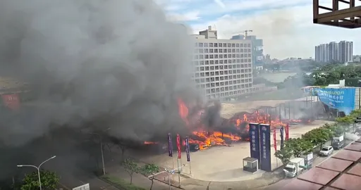 桃園預售中心火警!爆炸聲頻傳 警消馳赴搶救