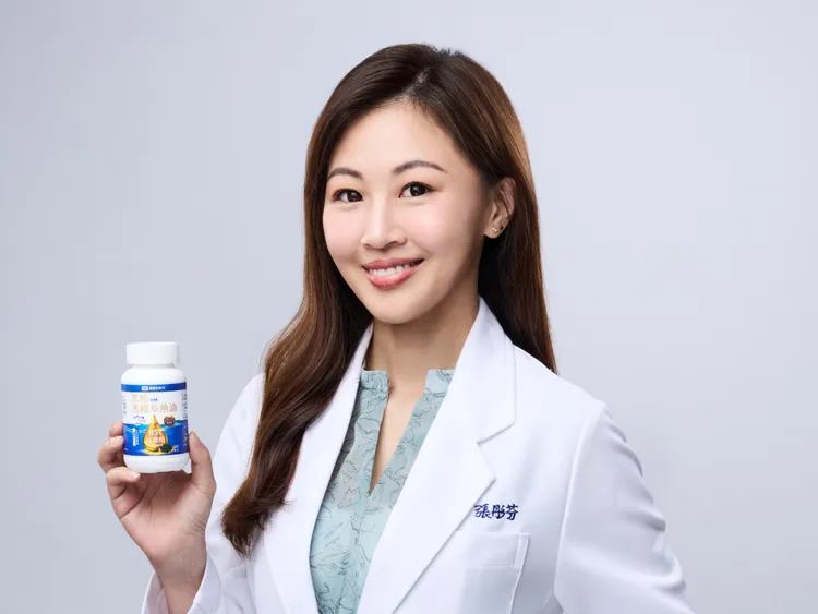 營養師張彤芬特別重視Omega-3的攝取，推薦「黑松黑種草魚油軟膠囊」是現代人健康管理的理想選擇。