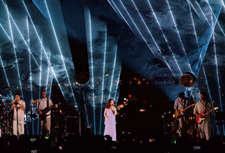 田馥甄夜場開唱，南投夜景成最美背景。何樂音樂提供