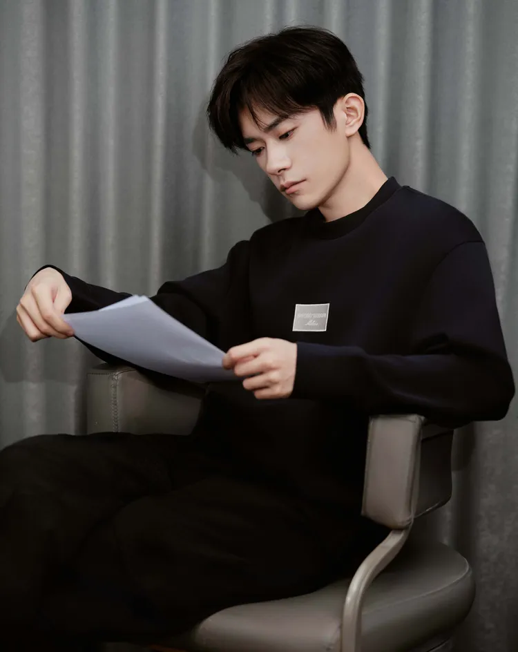 易烊千璽演繹Emporio Armani 2025春夏衛衣。品牌提供