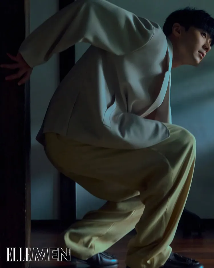 施柏宇登上香港雜誌，也選擇Emporio Armani設計。翻攝施柏宇IG