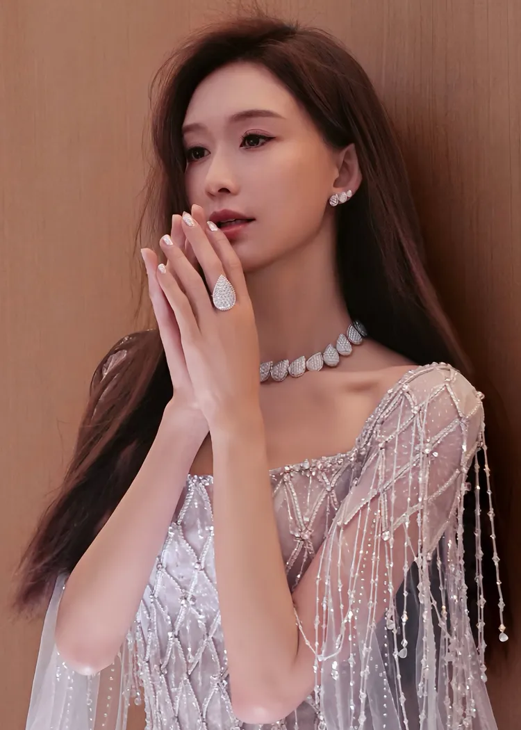 林志玲戴上BOUCHERON Serpent Boheme系列珠寶。品牌提供