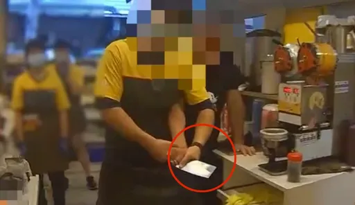 失業男持刀衝早餐店喊「不想活了」 女店員嚇壞!警搏鬥制伏畫面曝