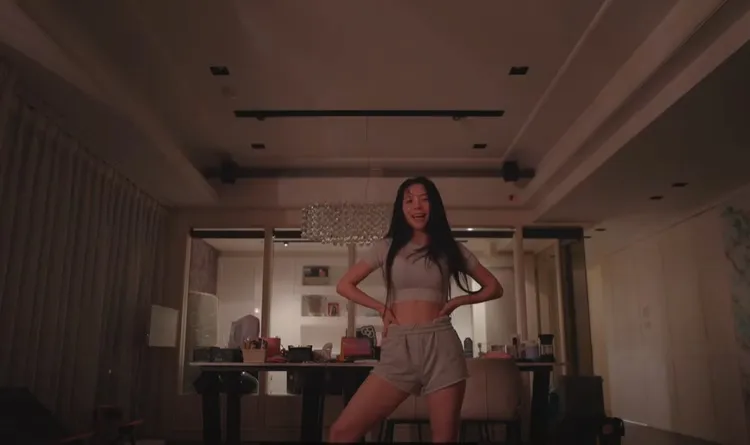 餐廳大到可以拿來練舞。翻攝李多慧YT