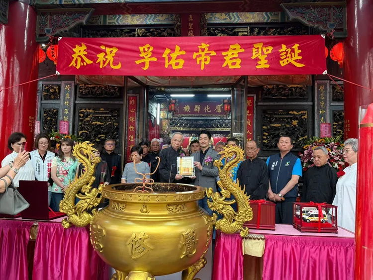 市長蔣萬安受贈。翻攝畫面