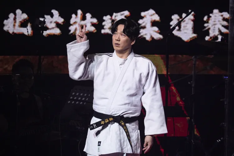 蕭煌奇重現柔道英姿。彭欣偉攝