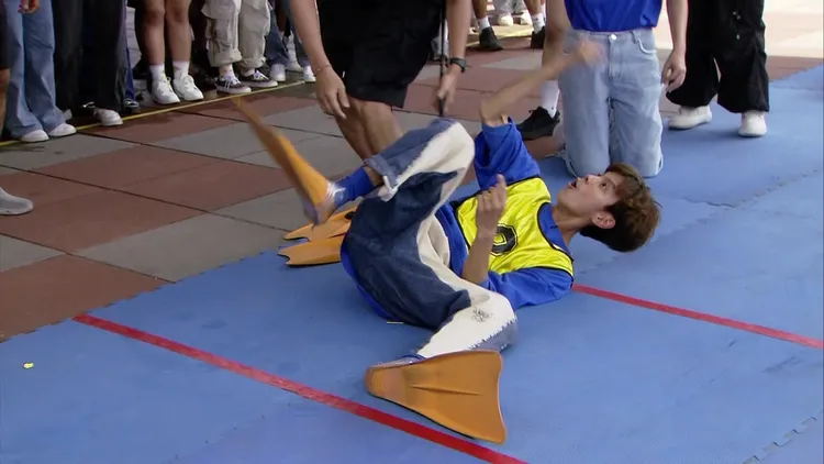 阿翔玩遊戲豁出去了。民視提供