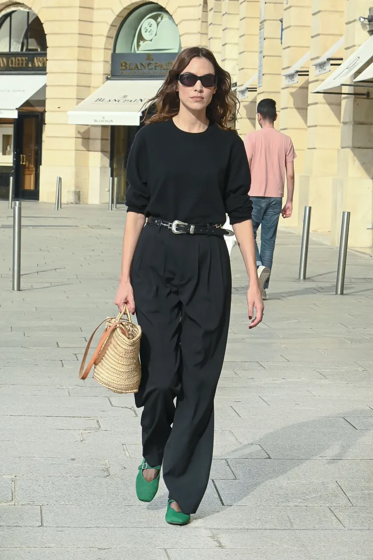 英國時尚名人亞歷姍鍾穿著綠色款Margot Mary-Jane瑪莉珍鞋。品牌提供