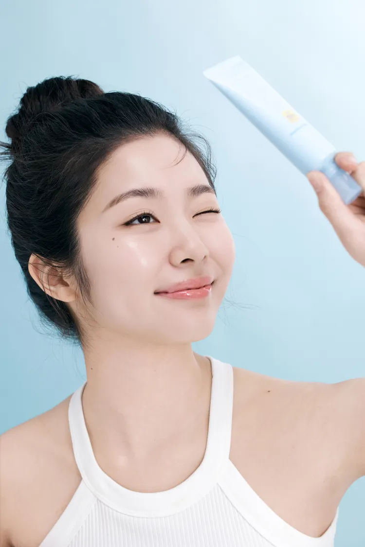 蘭芝全新水酷修護保濕輕感防曬露，兼顧防曬與保濕。品牌提供