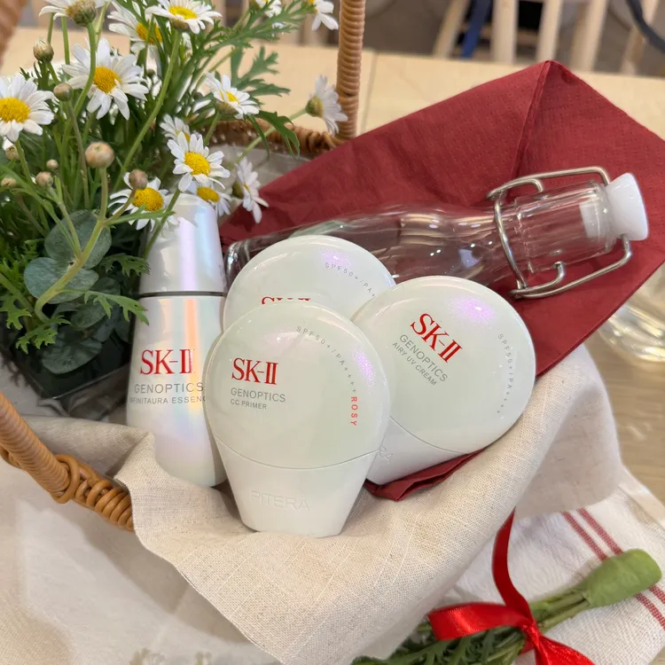 SK-II亮白家族推出光蘊輕透全效防曬霜和2款光蘊輕透CC霜新品，兼顧防曬與美白。張家玲攝