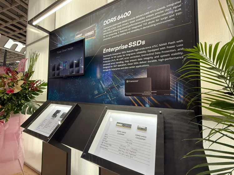 創見於COMPUTEX展出多款高穩定儲存方案，包括企業級SSD、工業用DDR5-6400記憶體模組。呂承哲攝