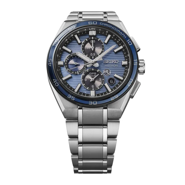 Seiko Astron 5X83 雙時區計時腕錶SSH175J1（廣告款），9萬8000元。品牌提供