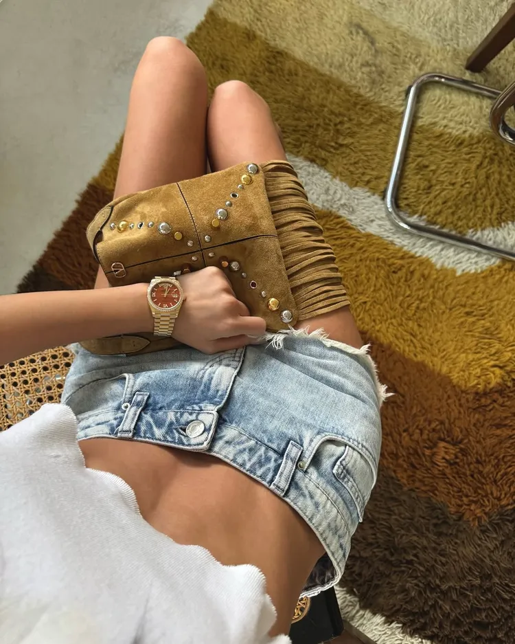 孫芸芸秀超狂腹肌，手上的腕錶出自勞力士。翻攝孫芸芸IG