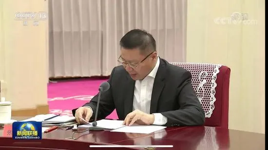 為習近平上課的中國學者張維為被視為「國師」與「戰狼大腦」。翻攝央視