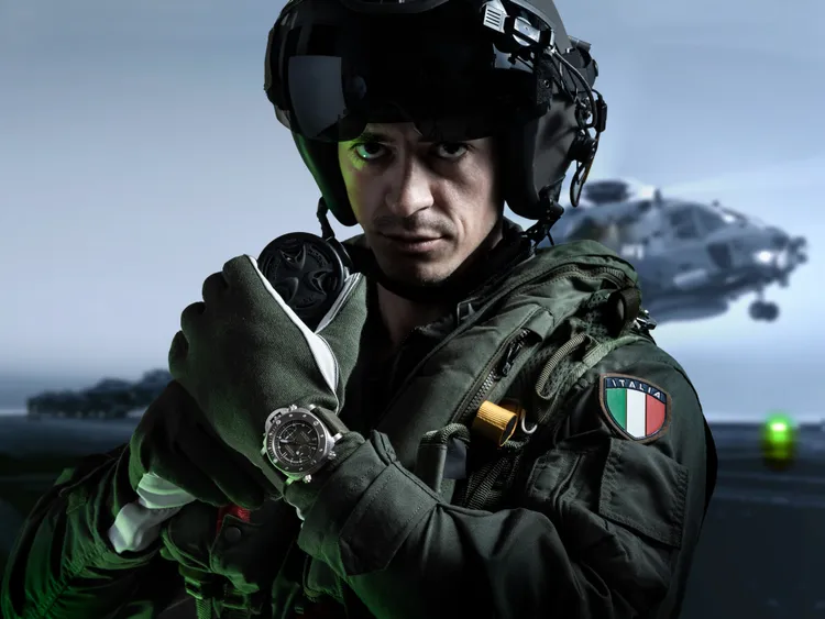 沛納海推出Submersible Chrono Marina Militare體驗版腕錶（PAM01699）。品牌提供