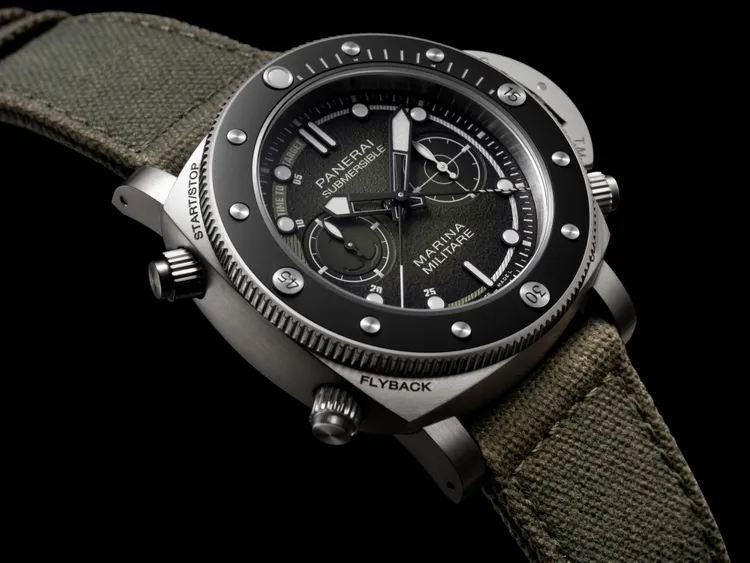 沛納海Submersible Chrono Marina Militare體驗版腕錶（PAM01699），47mm，五級鈦金屬錶殼，綠色粒紋霧面搭配黑色漸變錶盤，綠色棉質帆布/黑色橡膠錶帶，P.9100/R 自動上鍊機芯，防水深度500米，動力儲存72小時，限量35只，219萬8000元。品牌提供