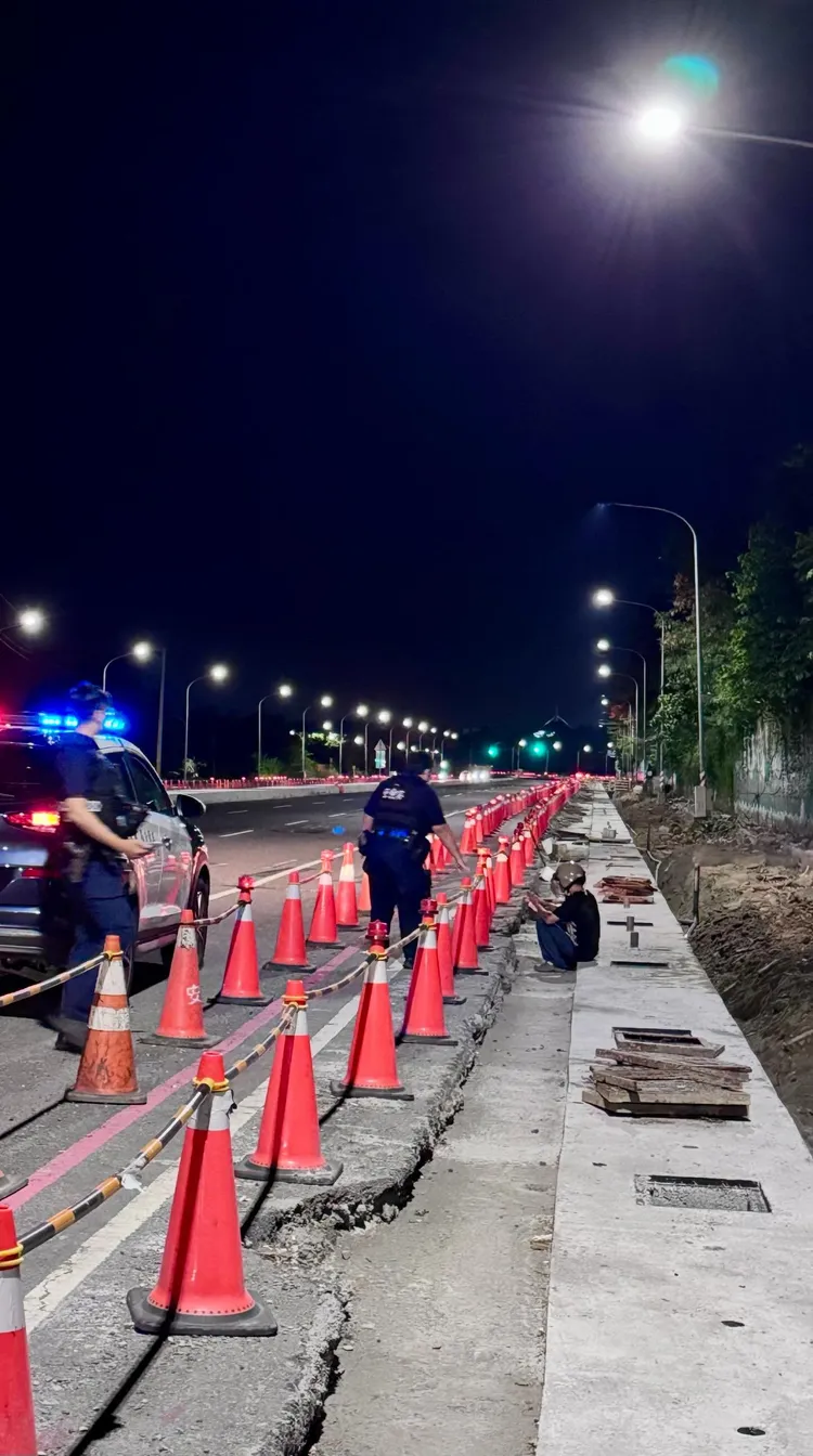 吳男自撞，警方到時處理。翻攝threads