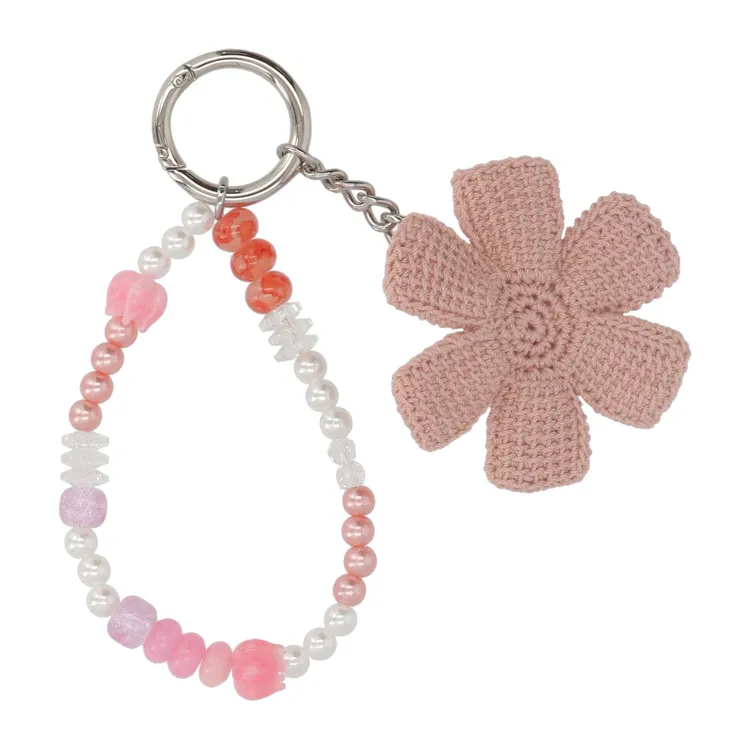 小CK鉤織小花串珠吊飾，490元。品牌提供